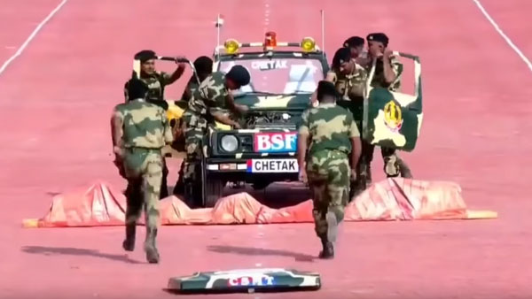 2 நிமிஷம்தான்... காரை அக்குவேர்-ஆணிவேராக கழட்டி மீண்டும் மாட்டிய ராணுவ வீரர்கள்! சூப்பரான திறமை பற்றிய வீடியோ!