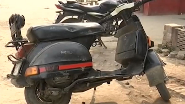 ரூ.284 கோடி பறிமுதல்! இவ்ளோ பணத்தை வெச்சுகிட்டு சென்ட் வியாபாரி என்ன ஸ்கூட்டர், காரை ஓட்டியிருக்கார் பாருங்க!