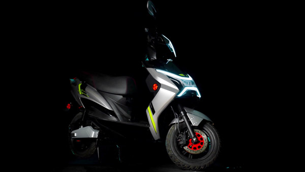 ஓலா எலெக்ட்ரிக் ஸ்கூட்டருக்கு புதிய ஆப்பு... ஒற்றை சார்ஜில் 120 கிமீ போகும்... EeVe Soul இந்தியாவில் அறிமுகம்!