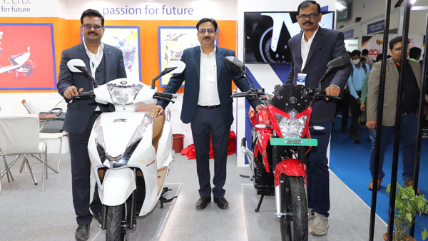 இந்தியாவில் 3 புதிய எலெக்ட்ரிக் டூவீலர்கள் அறிமுகம்... ஒரு முறை சார்ஜ் செய்தால் எவ்வளவு கிமீ ஓட்டலாம் தெரியுமா? இந்தியாவில் 3 புதிய எலெக்ட்ரிக் டூவீலர்கள் அறிமுகம்... ஒரு முறை சார்ஜ் செய்தால் எவ்வளவு கிமீ ஓட்டலாம் தெரியுமா?
