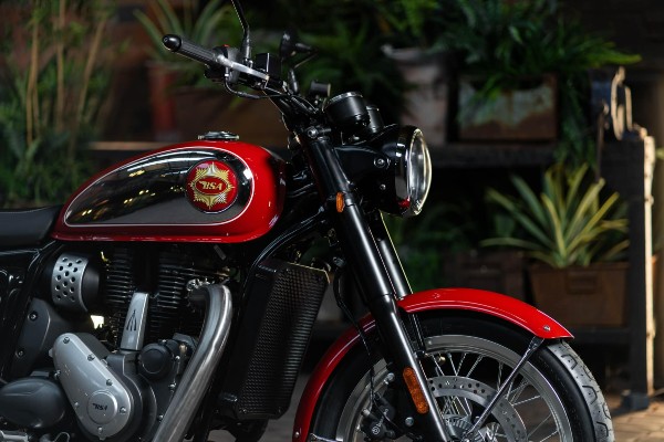சூப்பரா இருக்குங்க... BSA Goldstar 650 பைக்கை வெளியீடு செஞ்சிட்டாங்க... இப்பவே இத வாங்கணும் போலிருக்கு!