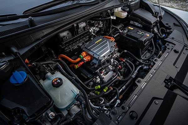 அட இவ்ளோ சூப்பரான காராங்க இது... Tesla Model S இ-காரை பின்னுக்கு தள்ளி கின்னஸ் சாதனை படைத்த Kia EV6!