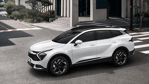 விரைவில் விற்பனைக்கு வரவிருக்கும் Kia Carens காரின் ஸ்கெட்ச் படங்கள் வெளியீடு! ஸ்கெட்சிலேயே இந்த கார் அசத்தலா இருக்குதே!