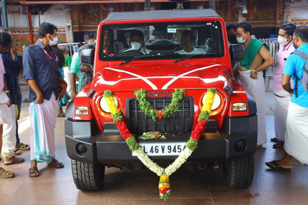 கோவிலுக்கு பரிசளிக்கப்பட்ட பிரபல கார் மாடல்! தனி நபர் கொடுக்கல பிரபல கார் நிறுவனம் கொடுத்திருக்கு!