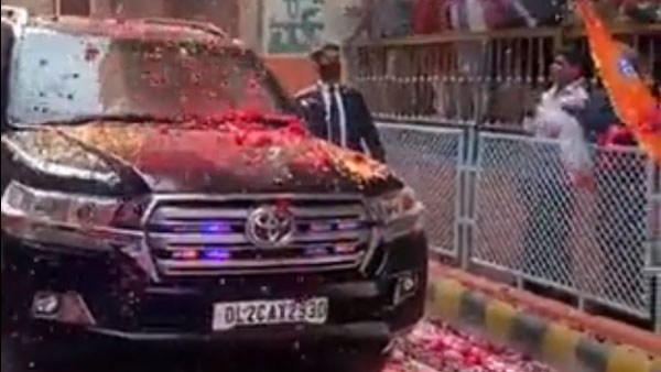 காசி விஸ்வநாதர் ஆலய திறப்பு விழாவிற்கு பிரதமர் மோடி பயன்படுத்திய கார் எது தெரியுமா?