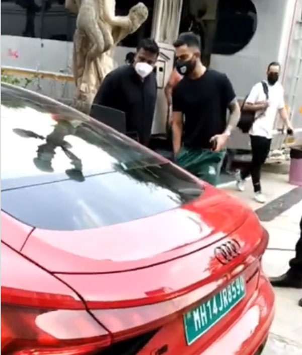 விலை உயர்ந்த Audi மின்சார கார்களில் காட்சி தந்த விராட் கோலி... இந்த கார்கள் இப்போதான் விற்பனைக்கு வந்துச்சு!