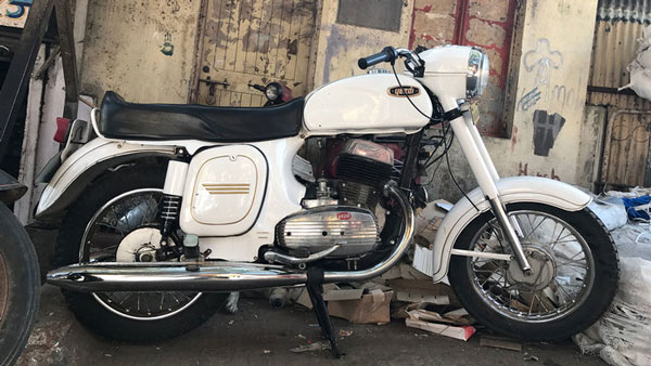 மீண்டும் பிறக்க உள்ள யெஸ்டி மோட்டார்சைக்கிள்கள்... முதல் மோட்டார்சைக்கிளின் அறிமுக தேதி அதிகாரப்பூர்வ வெளியீடு!