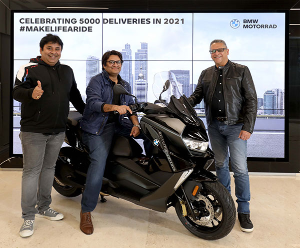 2021ம் ஆண்டை புகழ்ந்து தள்ளும் பிஎம்டபிள்யூ... பத்து ஆண்டுல இல்லாத விற்பனை போன வருஷத்துல கிடைச்சிருக்காம்!