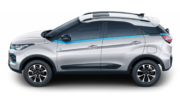 கியா கேரன்ஸிற்கு சவாலான போட்டி மாடலாக மஹிந்திராவின் எக்ஸ்யூவி700!! சரிவை காணும் ஹூண்டாய் அல்கஸாரின் விற்பனை