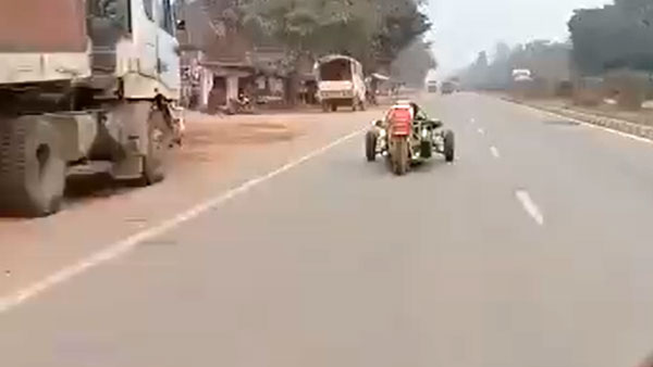 பாலை டெலிவரி கொடுப்பதற்காக பால்காரரே உருவாக்கிய வினோத வாகனம்! பாக்க எஃப்1 ரேஸ் வாகனம் மாதிரி இருக்கு! 1 பாலை டெலிவரி கொடுப்பதற்காக பால்காரரே உருவாக்கிய வினோத வாகனம்! பாக்க எஃப்1 ரேஸ் வாகனம் மாதிரி இருக்கு!