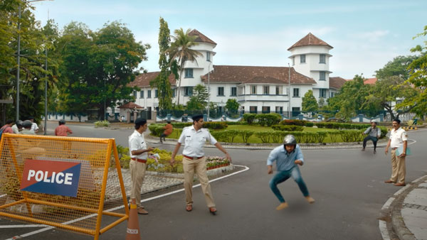 இந்த எலெக்ட்ரிக் ஸ்கூட்டர்ல போகும்போது லைசென்ஸ் கையில வச்சிருக்கணும்னு அவசியம் இல்ல... போலீஸ் பிடிச்சாலும் பயப்பட தேவையில்ல!