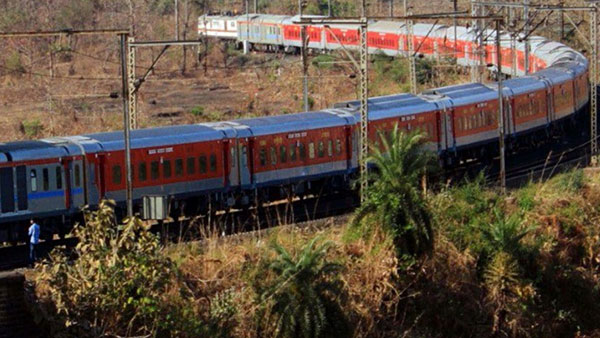 ரயிலில் டிக்கெட் புக் பண்ணும்போது விரும்பிய சீட் கிடைக்காது . . . இதுக்கு பின்னாடி உள்ள சயின்ஸை யாரும் சொல்ல மாட்டாங்க !