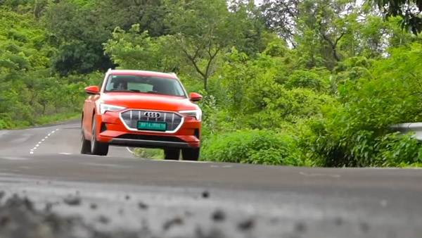 விலையை கேட்டதும் தலையே சுத்துது... காஸ்ட்லியான காரை வாங்கிய பிரபல நடிகரின் மனைவி... யார்னு தெரியுமா?