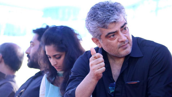 நடிகர் அஜித் விரும்பி ஃபோட்டோ எடுத்து கொண்ட காரில் இத்தனை ஸ்பெஷல் இருக்கா!! ஃபேன்ஸ் ஆராய்ச்சில இறங்கிட்டாங்க!