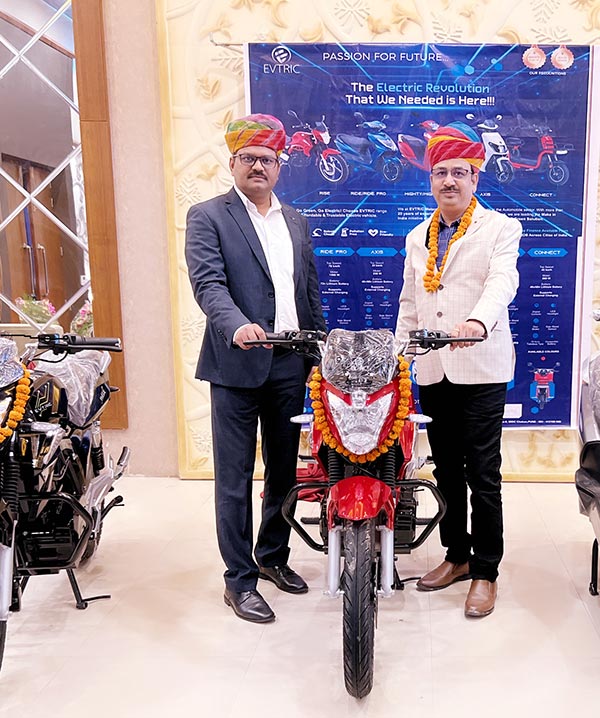 சூப்பரான புதுமுக எலெக்ட்ரிக் பைக் இந்தியாவில் விற்பனைக்கு அறிமுகம்... விலை ரூ. 1.60 லட்சம் மட்டுமே!