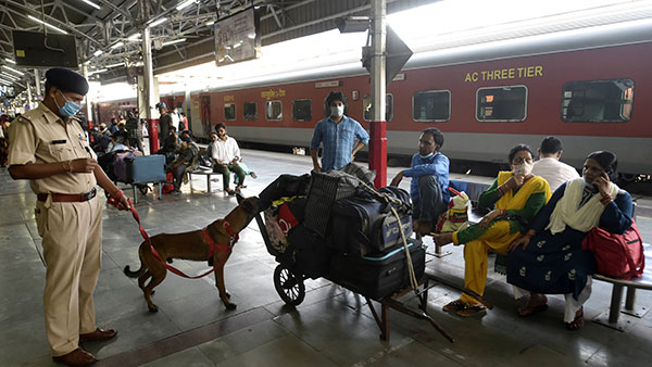 இத மட்டும் ஃபாலோ பண்ணீங்க தட்கல் டிக்கெட் கன்ஃபார்மாக்கலாம்... வெறும் நான்கே ஸ்டெப்கள்தான் உங்களுக்கான இருக்கையை உறுதியாக்கும்!