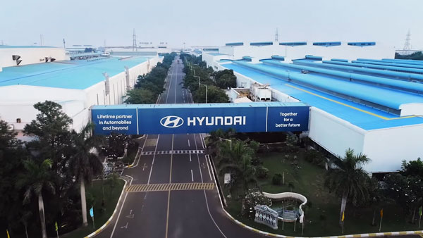 ஹூண்டாய் அவ்ரா செடானில் மற்றுமொரு சிஎன்ஜி வேரியண்ட்!! அலாய் சக்கரங்கள், பார்க்கிங் கேமிரா என பல புதிய வசதிகள்!