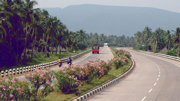 ரோடு போடுவதில் உலக சாதனை படைக்க NHAI திட்டம்... ஐந்து நாட்களில் இத்தனை நீளமான சாலையை அமைக்க போறாங்களா!