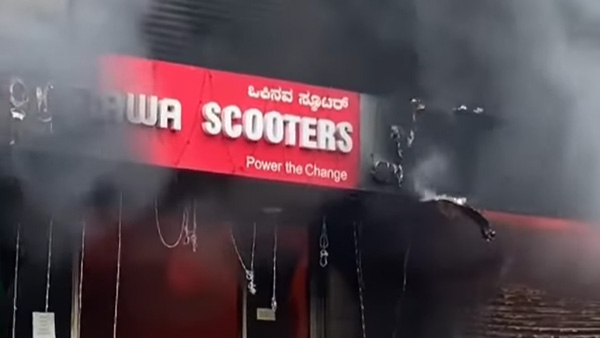 தீ பிடித்த ஓகினாவா ஷோரூம் . . . காரணம் எலெக்ட்ரிக் ஸ்கூட்டர் இல்லையாம் . . . அப்ப வேற என்ன ?