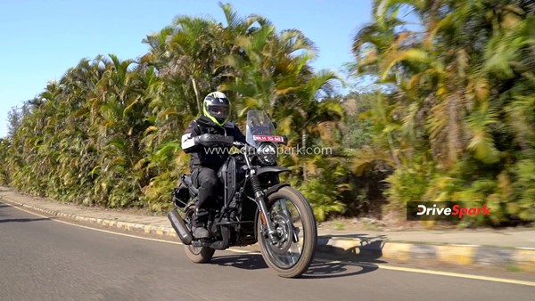 வாரிசு போஸ்டரில் விஜய் கெத்து காட்டுவது என்ன பைக் தெரியுமா? விலை இவ்ளோதானா? எல்லாரும் ஷோரூமுக்கு ஓட போறாங்க!