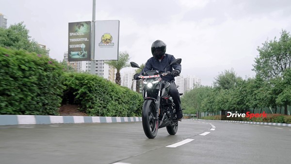 இளசுகளின் மனசை ரவுசு பண்ணுமா பஜாஜ் பல்சர் N160 - ரிவியூ