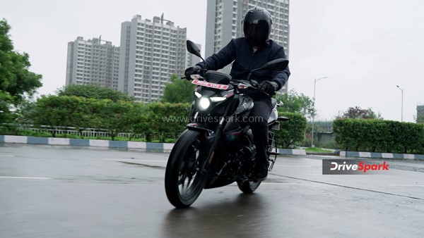 இளசுகளின் மனசை ரவுசு பண்ணுமா பஜாஜ் பல்சர் N160 - ரிவியூ