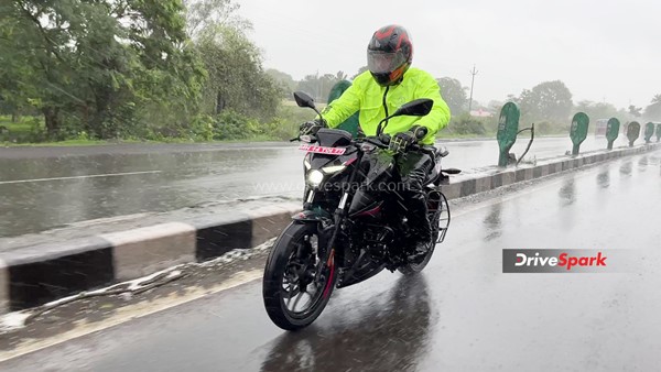இளசுகளின் மனசை ரவுசு பண்ணுமா பஜாஜ் பல்சர் N160 - ரிவியூ