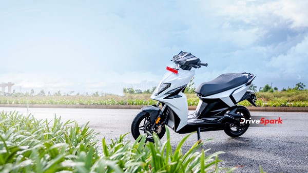 105 கி.மீ வேகம், 200 கி.மீ ரேஞ்ச் எனப் பட்டாசு கிளப்பும் சிம்பிள் ஒன் எலெக்ட்ரிக் ஸ்கூட்டர் ரிவியூ
