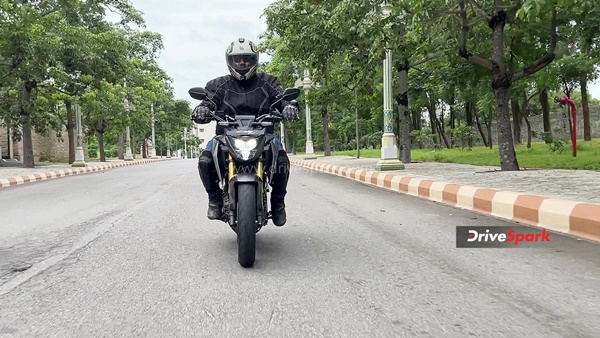 Everything is super according to the price. . . Honda CB300F Bike - Review