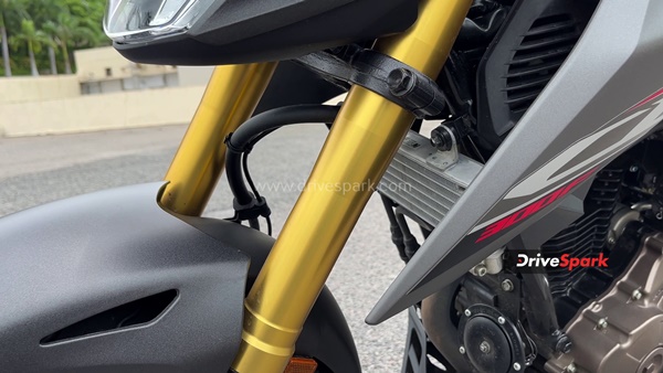 Everything is super according to the price. . . Honda CB300F Bike - Review
