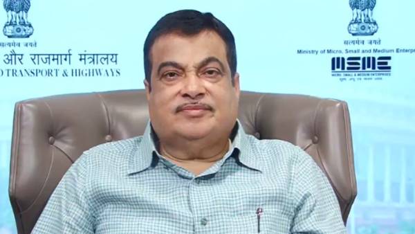 ஏர்பேக் ஒன்றின் விலை ரூ.800 தான்... கார்களில் ஏன் 6 வழங்க மாட்றீங்க? அமைச்சர் நிதின் கட்கரி கேள்வி!!