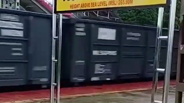 இந்தியாவுலேயே இதான் பெருசு . . . 3 . 5 கி . மீ நீளம் உள்ள ரயிலை ஓட்டி இந்திய ரயில்வே புதிய சாதனை . . .