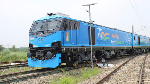 60 லட்சம் கிலோ எடையை இழுத்து கொ ண்டு 120 கி . மீ வேகத்தில் செல்லும் ரயிலை பற்றி கேள்வி பட்டு ள்ளீர்களா