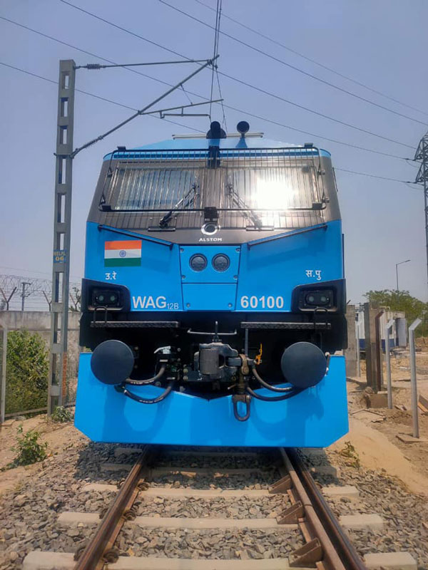 60 லட்சம் கிலோ எடையை இழுத்து கொ ண்டு 120 கி . மீ வேகத்தில் செல்லும் ரயிலை பற்றி கேள்வி பட்டு ள்ளீர்களா
