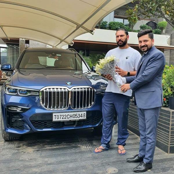 யுவராஜ் சிங் இவ்ளோ கோடி குடுத்து புது கார் வாங்கியிருக்காரா? இதுல போறதுக்கு எல்லாம் குடுப்பினை வேணும்!