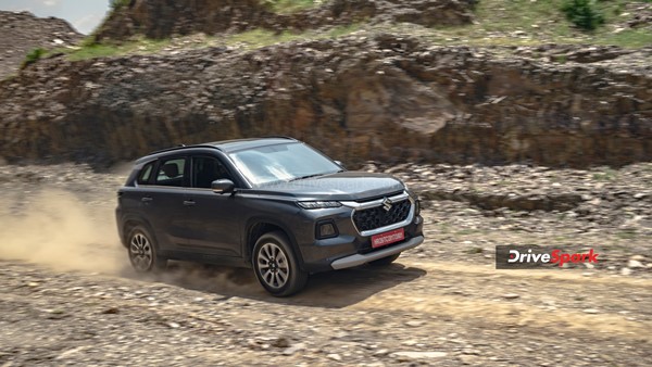 மாருதி க்ராண்ட் விட்டாரா ரிவியூ... இவ்ளோ மைலேஜ் தருதா? அதான் எல்லாரும் போட்டி போட்டுகிட்டு புக் பண்றாங்க!