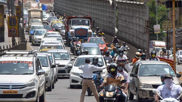 போலீஸ் டார்ச்சர் பண்ணவே கூடாது . . . விபத்தில் சிக்கியவர்களுக்கு உதவி செய்தால் என்ன நடக்கும் . . .