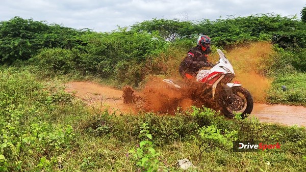 No one has heard of such a bike... But the bike is clean. . . - Moto Morini X-Cap 650X Review. . .