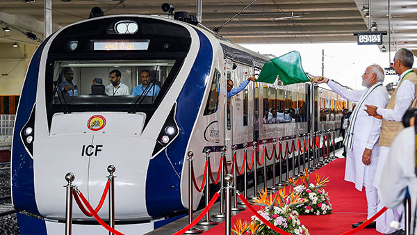 6 நாளில் சுக்குநூறாக உடைந்த வந்தே பாரத் ரயில், உண்மையில் வெறும் சோப்பு டாப்பா தானா . . . உண்மை என்ன . . .