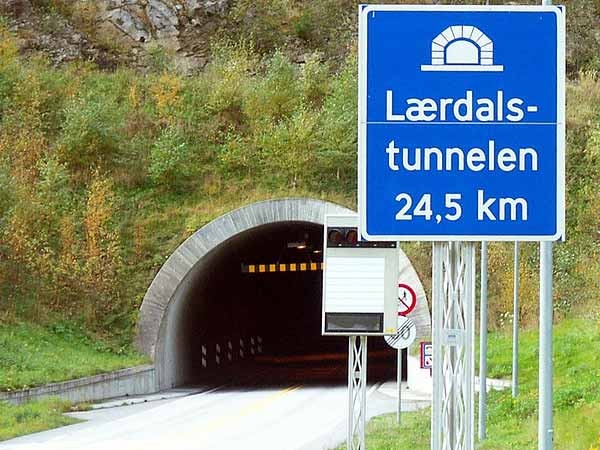 உலகின் மிக நீளமான டாப்-10 சுரங்க வழிப்பாதைகள் உலகின் மிக நீளமான டாப்-10 சுரங்க வழிப்பாதைகள்