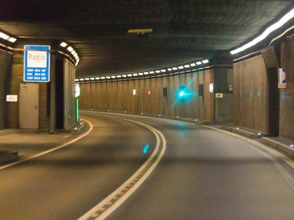 உலகின் மிக நீளமான டாப்-10 சுரங்க வழிப்பாதைகள் உலகின் மிக நீளமான டாப்-10 சுரங்க வழிப்பாதைகள்