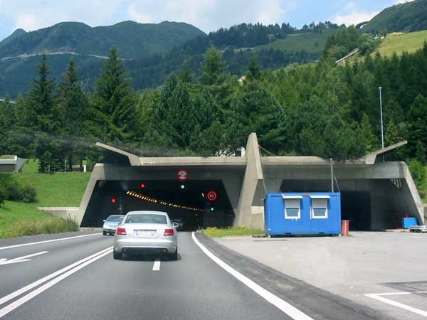 உலகின் மிக நீளமான டாப்-10 சுரங்க வழிப்பாதைகள் உலகின் மிக நீளமான டாப்-10 சுரங்க வழிப்பாதைகள்