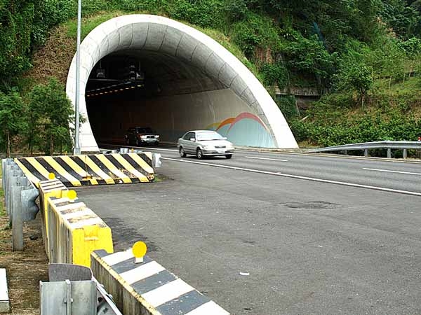 உலகின் மிக நீளமான டாப்-10 சுரங்க வழிப்பாதைகள் உலகின் மிக நீளமான டாப்-10 சுரங்க வழிப்பாதைகள்