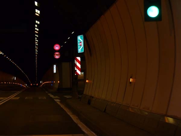 உலகின் மிக நீளமான டாப்-10 சுரங்க வழிப்பாதைகள் உலகின் மிக நீளமான டாப்-10 சுரங்க வழிப்பாதைகள்