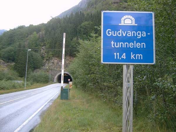 உலகின் மிக நீளமான டாப்-10 சுரங்க வழிப்பாதைகள் உலகின் மிக நீளமான டாப்-10 சுரங்க வழிப்பாதைகள்
