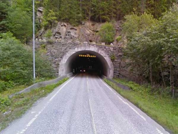 உலகின் மிக நீளமான டாப்-10 சுரங்க வழிப்பாதைகள் உலகின் மிக நீளமான டாப்-10 சுரங்க வழிப்பாதைகள்